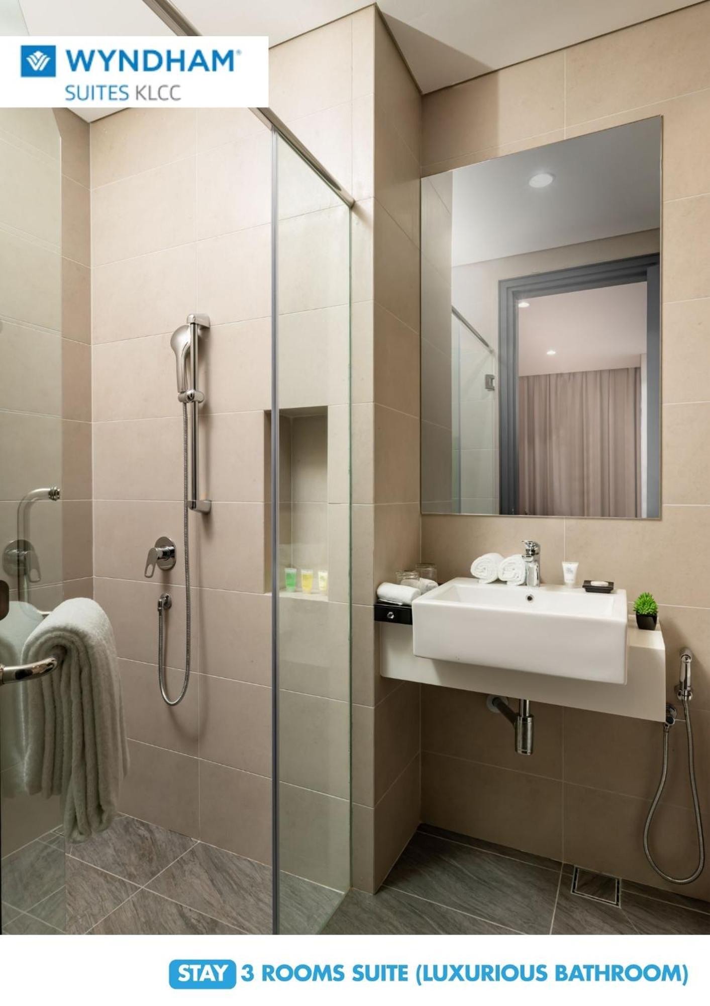 Wyndham Suites Klcc Kuala Lumpur Buitenkant foto Bathroom